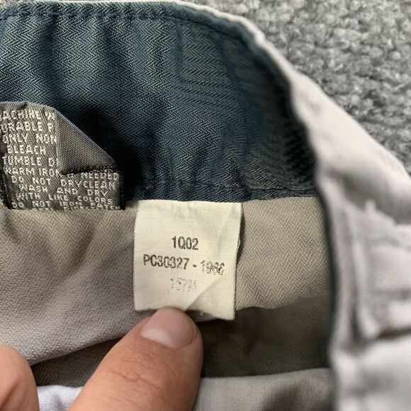 VTG Levi’s SilverTab Womens Cargo Shorts Gray Outdoor Hiking Size 18 (30” Waist) - Picture 13 of 16
